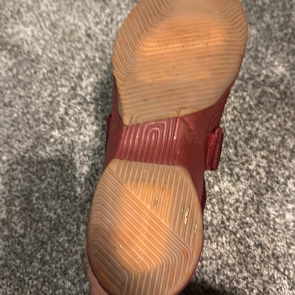 Nike shoes size 12 maroon in color wore once - Picture 4 of 5